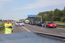 Net APK-gekeurde auto volledig uitgebrand langs A9 bij Velsen-Zuid