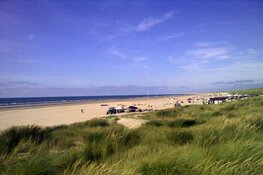 Ook veel internationale aandacht voor Brexit-uitzwaaimoment op strand Wijk aan Zee