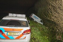 Gestolen bus met de neus in het water in Beverwijk