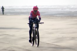 Sebastian Langeveld en Tessa Neefjes winnen 22e Egmond-Pier-Egmond