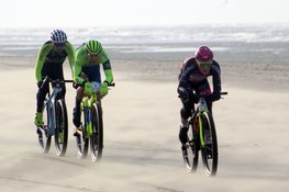 Sebastian Langeveld en Tessa Neefjes winnen 22e Egmond-Pier-Egmond