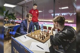 Schaakgrootmeesters spelen in Philips Stadion PSV