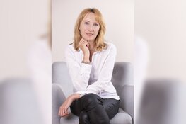 Veelzijdig schrijfster Simone van der Vlugt in Kennemer Theater