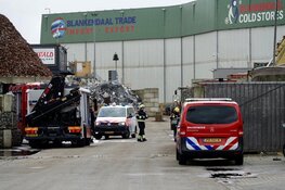 Hulpdiensten massaal naar recyclingbedrijf in Beverwijk