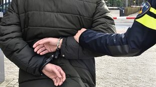 Twee jongens aangehouden met wapens en vals geld