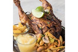 R.K.V.V. DEM en restaurant Brafoer zetten vrijwilligers in het zonnetje