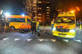 Aanrijding tussen auto en scooter op kruising in Beverwijk