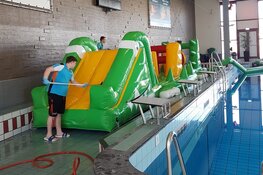 Wat wordt er achter de schermen allemaal gedaan in het zwembad?