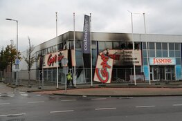 Schade brand Carpetright Beverwijk bij daglicht goed zichtbaar