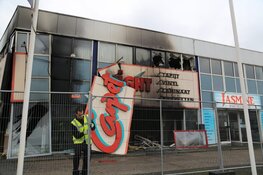 Schade brand Carpetright Beverwijk bij daglicht goed zichtbaar