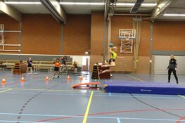 Eredivisionist HV KRAS/Volendam geeft handbal clinic aan jeugd van HCV’90