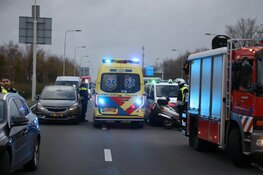 Zwaargewonde bij fors ongeval N208 bij Velserbroek: weg afgesloten