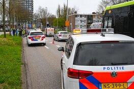 Drie auto’s klappen op elkaar op de Plesmanweg in Beverwijk