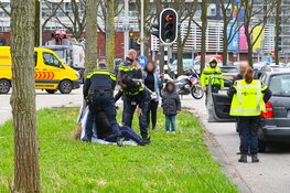 Drie auto’s klappen op elkaar op de Plesmanweg in Beverwijk