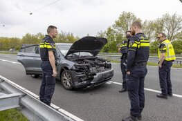 Auto knalt op vrachtwagen op A22