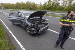 Auto knalt op vrachtwagen op A22
