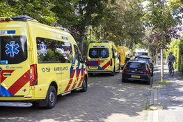 Pakketbezorger aangereden door fietser op stoep in Beverwijk