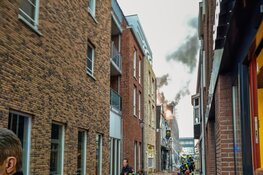 Uitslaande brand vanaf dak in Beverwijk