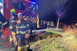 Auto te water in Beverwijk, man zwaargewond