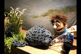 Theatervoorstelling Daan Duurzaam en de plasticsoep bij Kinderboerderij de Baak