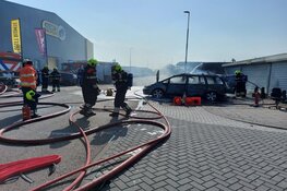 Twee auto's in brand in Beverwijk