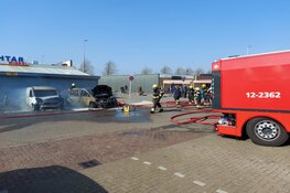 Twee auto's in brand in Beverwijk