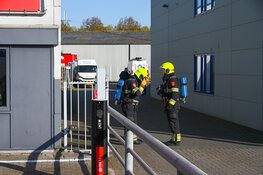 Brandweer op zoek naar herkomst van rookontwikkeling in bedrijfspand