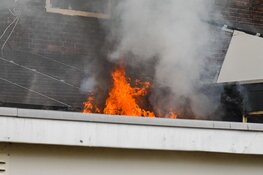Veel schade bij woningbrand in Beverwijk