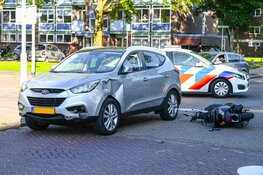 Twee gewonden bij aanrijding tussen auto en scooter