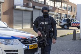 Zwaarbewapende agenten voor bedrijfspand in Beverwijk