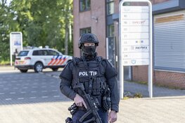 Zwaarbewapende agenten voor bedrijfspand in Beverwijk
