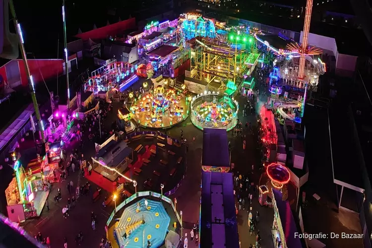 Megakermis op P5 van op De Bazaar