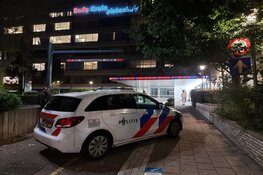 Twee gewonden bij steekincident voor Rode Kruis ziekenhuis