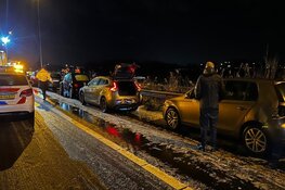 Meerdere auto&#39;s betrokken bij kettingbotsing op spekgladde A9