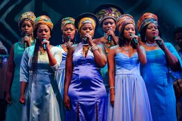 The African Mamas laten Graceland herbeleven
