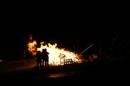Ajax-supporters herdenken Carlo Picornie in Beverwijk