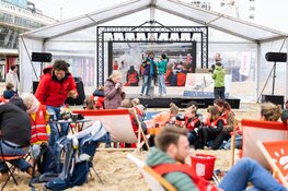 De 14e editie van de Eneco Clean Beach Cup in Scheveningen 2023: 3500 vrijwilligers ruimen 5.500 kg afval langs kustlijn van NL & BE