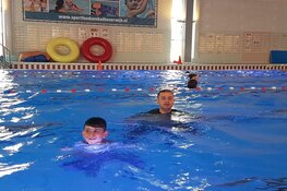 Bijzonder afzwemmoment in het zwembad