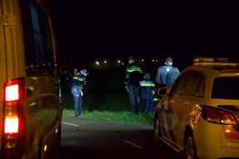 Auto van de weg geraakt op buitenweg in Beverwijk