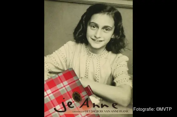 Het verhaal van Anne Frank komt tot leven in het theater. Je, Anne: met