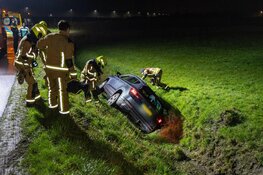 Jonge bestuurder verliest macht over het stuur op dijk in Beverwijk