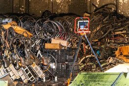 Brand in Havenstraat te Beverwijk weer opgelaaid