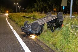 Beschonken automobilist belandt op de kop op A22 bij Beverwijk