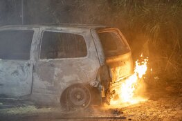 Auto uitgebrand op parkeerterrein achter bioscoop in Beverwijk