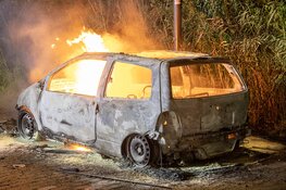 Auto uitgebrand op parkeerterrein achter bioscoop in Beverwijk