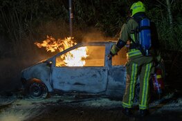 Auto uitgebrand op parkeerterrein achter bioscoop in Beverwijk