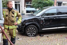 Kleine brand in woning Beverwijk, brandweerwagen raakt personenauto