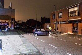 Bestuurder rijdt palen uit de grond in Beverwijk