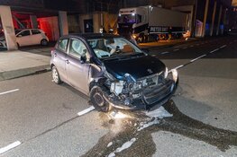 Bestuurder rijdt palen uit de grond in Beverwijk