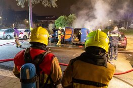 Twee voertuigen verwoest door nachtelijke autobrand in Beverwijk